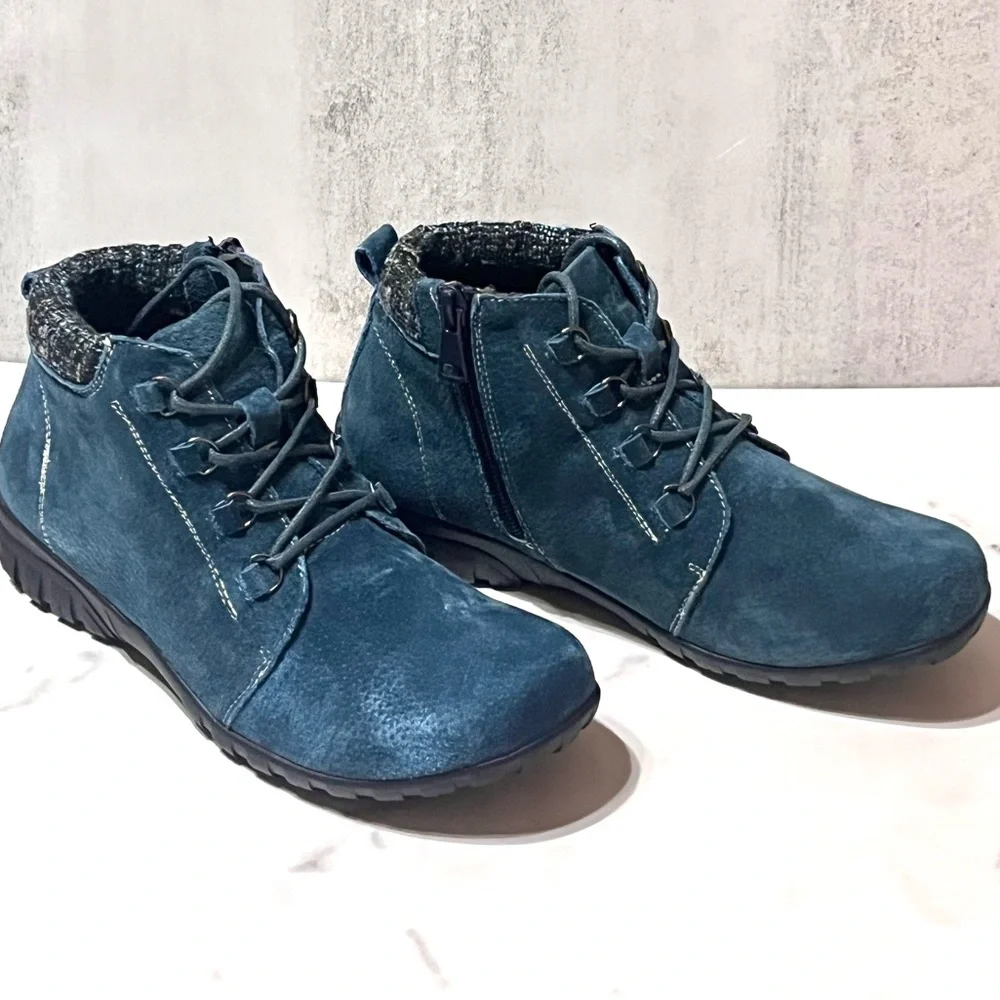 Propet Delaney Navy Suede Water Resistant Ankle Boots size 6 N (AA)